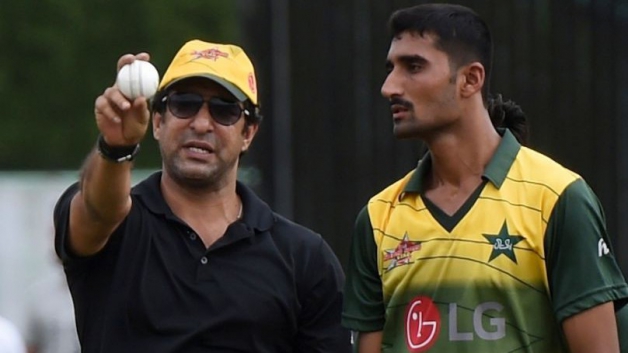 angry wasim akram lashes out at critics 3113 Angry Wasim Akram lashes out at critics