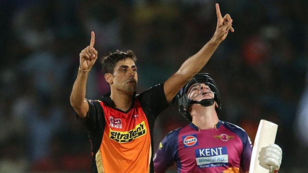Sunrisers Hyderabad defend 137 against Pune Supergiants, go top of table
