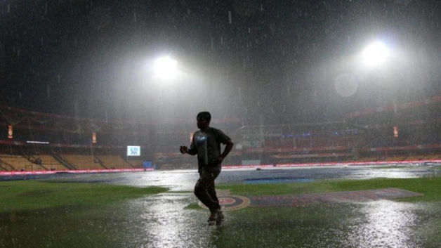 ipl 2016 rain delays start of royal challengers bangalore rcb kings xi punjab kxip match 3214 IPL 2016: Rain delays start of RCB vs KXIP match