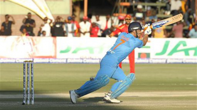 MS Dhoni admonishes teammates after losing 1st T20 to Zimbabwe