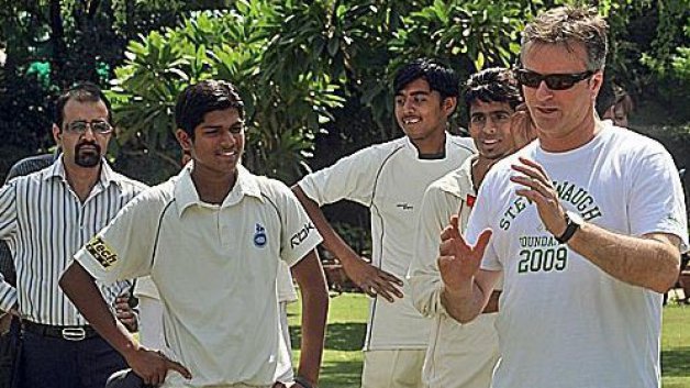 Steve Waugh appeals to senior cricketers to promote Test cricket
