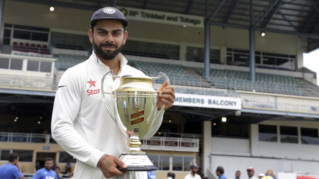 Virat Kohli congratulates his coach on getting Dronacharya Award