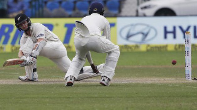 indvsnz match stop due to rain new zealand strong position in 4730 INDvsNZ: बारिश की वजह से रूका मैच, मजबूत स्थिति में न्यूज़ीलैंड