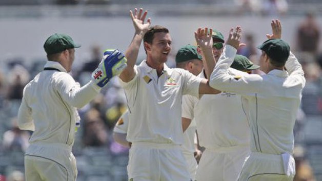 Australian seamers strike to put South Africa in trouble
