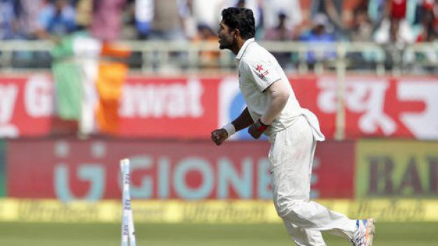 ind v eng 2nd test day 3 lunch report england in trouble after umesh breaks century stand 5574 IND v ENG 2nd Test Day 3 Lunch report: England in trouble after Umesh breaks century stand