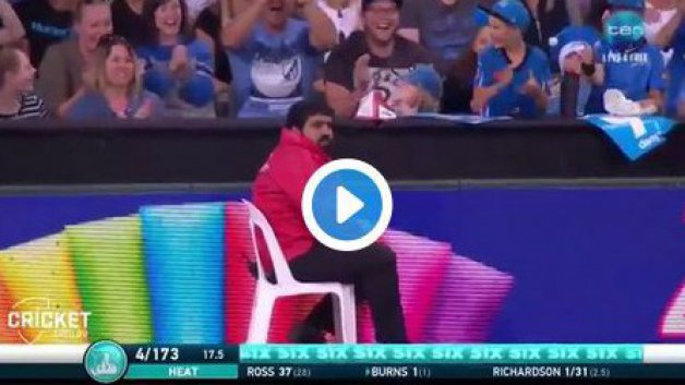 watch security guard takes most casual catch during big bash league match 7322 WATCH: Security guard takes most casual catch during Big Bash League match