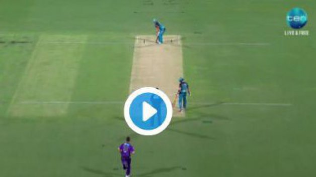 watch chris lynn strikes shaun tait for 121m six in bbl 7476 WATCH: Chris Lynn strikes Shaun Tait for 121m six in BBL