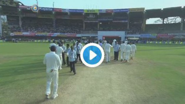 watch murali vijay shaking hands with groundsmen after winning chennai test 7290 WATCH: Murali Vijay shaking hands with groundsmen after winning Chennai Test