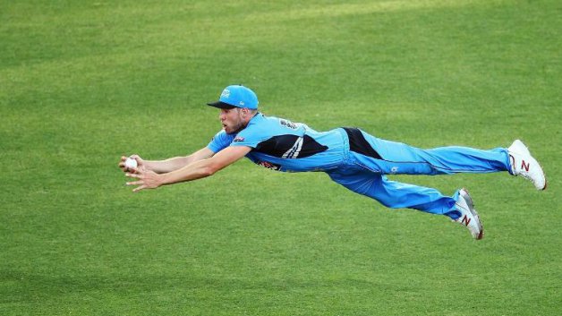 video ben laughlin takes absolute stunning catch to dismiss aaron finch 7818 VIDEO: Ben Laughlin takes absolute stunning catch to dismiss Aaron Finch