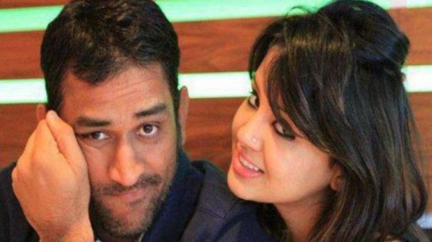 here is how sakshi reacted after dhoni stepped down as india captain 7565 Here is how Sakshi reacted after Dhoni stepped down as India captain