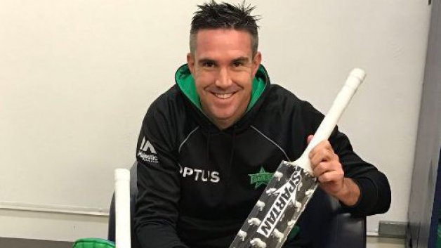 kevin pietersen uses special bat to stop animal poaching 7486 Kevin Pietersen uses special bat to stop animal poaching