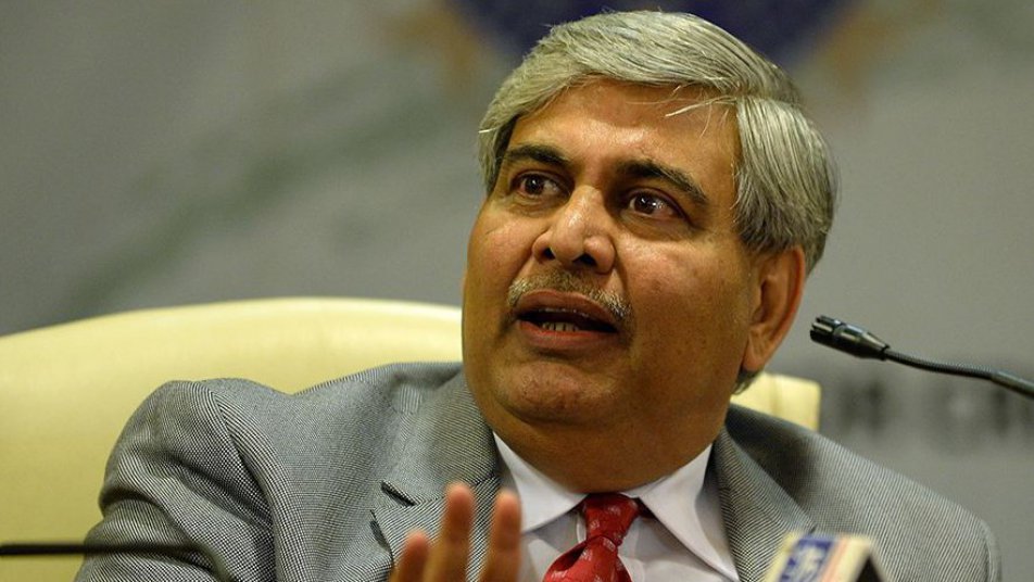 Shashank Manohar defers decision to step down as ICC chairman