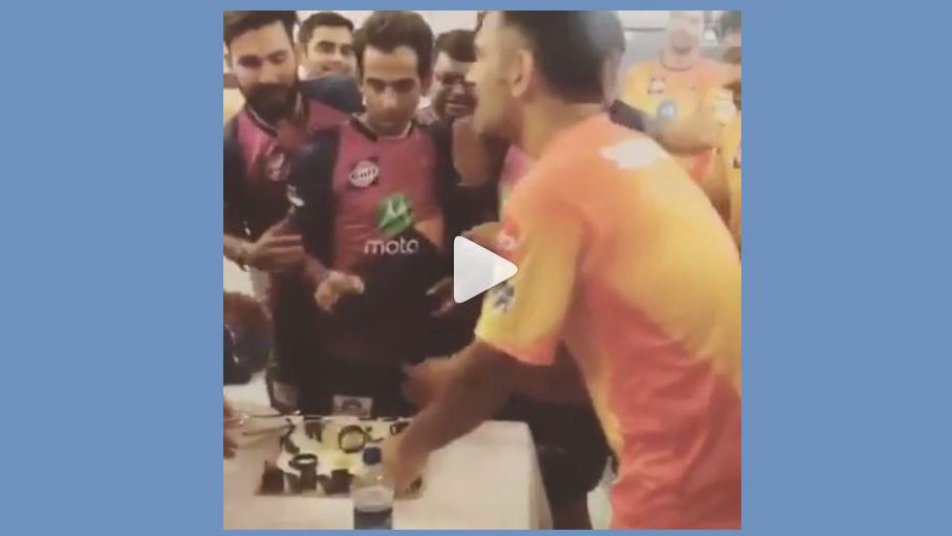 abey khaa na bohot accha cake hai dhoni tells rps teammates after rcb win 9446 'Abey Khaa na, Bohot accha cake hai', Dhoni tells RPS teammates after RCB win