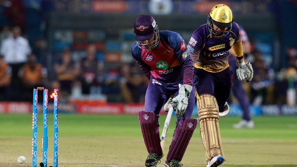 A new Dhoni special, a blind flick to run Narine out