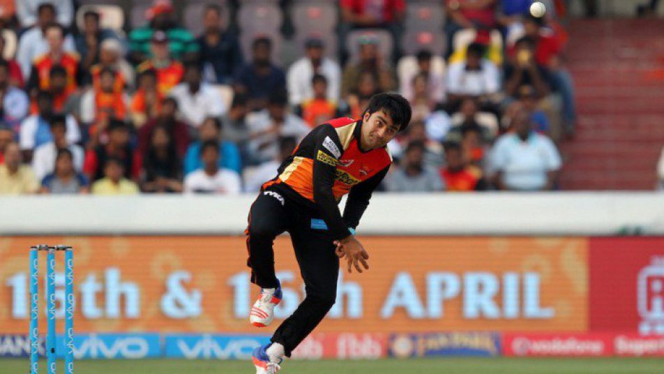 rashid s leg spin warner s force tame gujarat lions sunrisers claim top spot 9246 Rashid's leg spin, Warner's force tame Gujarat Lions; Sunrisers claim top spot