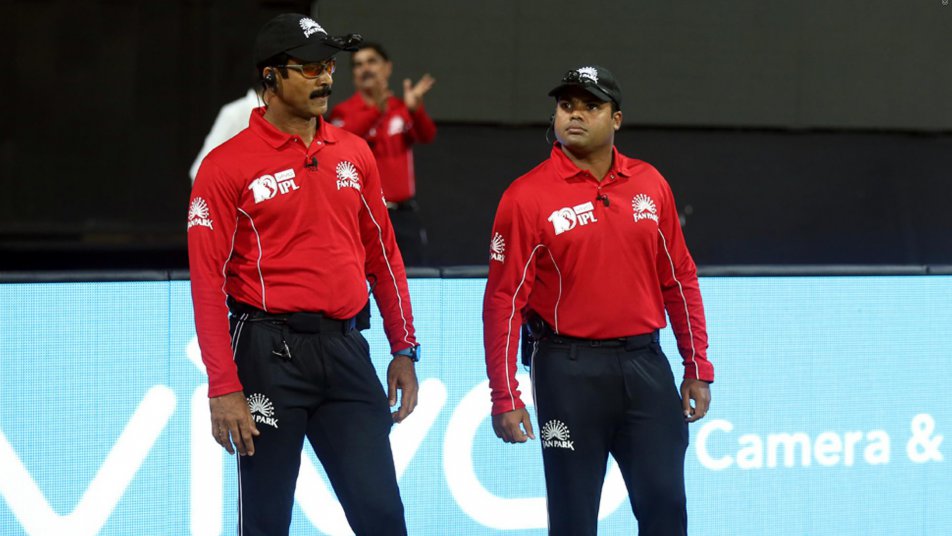 New Controversy: Wrong batsman takes strike; umpires fail to notice during IPL match