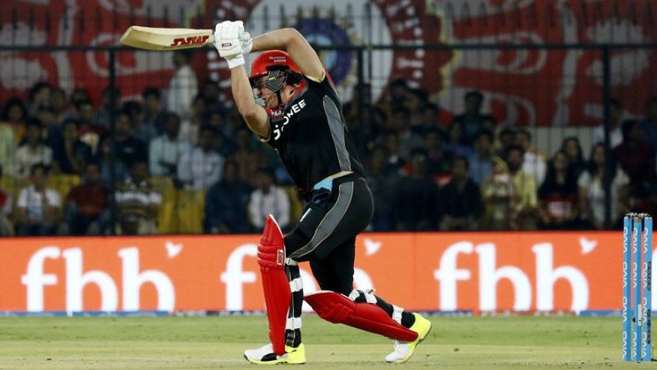 VIDEO: When AB bats, fielders become spectators and spectators become fielders