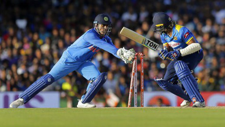 Dhoni's bullet throw manages to steal some light from Stokes century