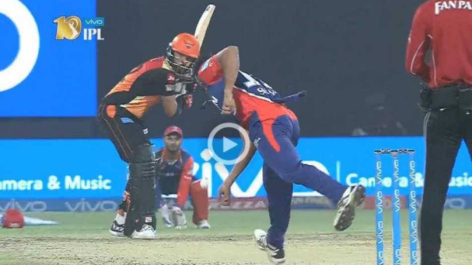 watch yuvraj hits the most extraordinary shot against delhi daredevils 9764 WATCH: Yuvraj hits the most extraordinary shot against Delhi Daredevils