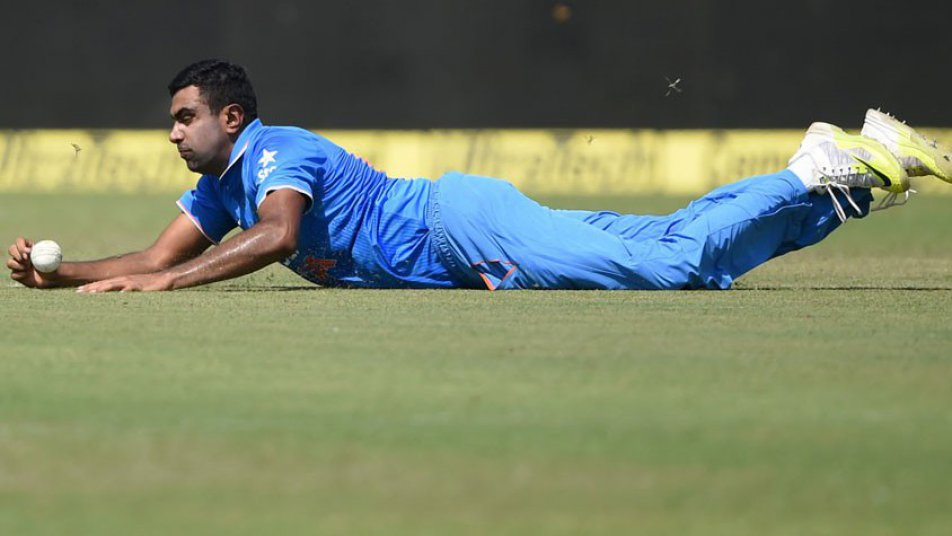 champions trophy ashwin hurts his knee during practice session 10579 Champions Trophy: Ashwin hurts his knee during practice session