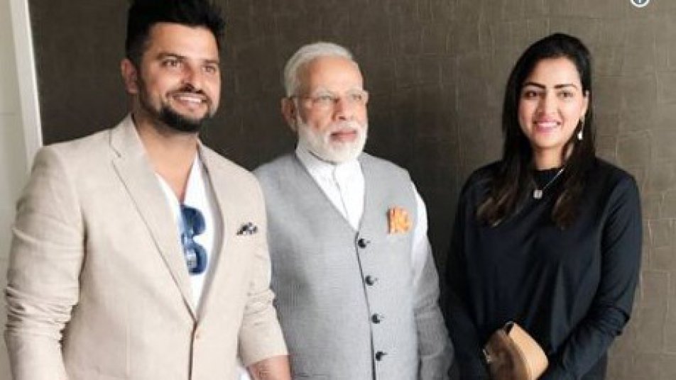 suresh raina meets prime minster narendra modi in amsterdam 10754 Suresh Raina meets Prime Minster Narendra Modi in Amsterdam