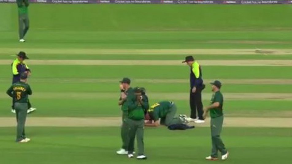 watch luke fletcher suffers horrific head injury in t20 blast game 10974 WATCH: Luke Fletcher suffers horrific head injury in T20 Blast game