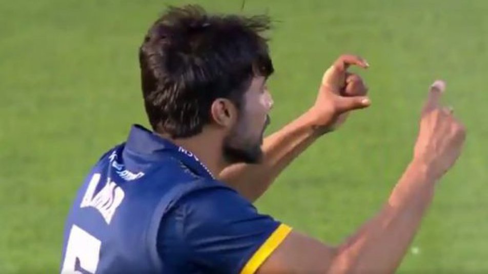 amir loses cool screams at teammate for missing catch in natwest t20 blast encounter 11714 Amir loses cool, screams at teammate for missing catch in NatWest T20 Blast encounter