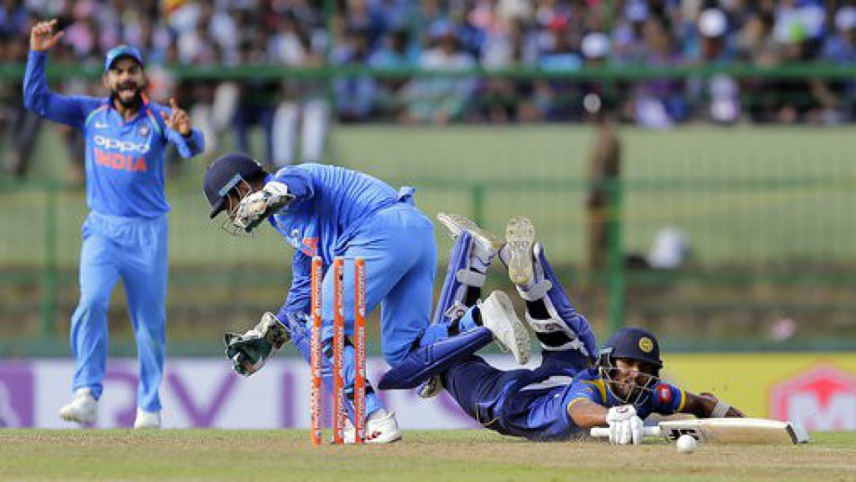 rarest of rare dhoni misses a run out opportunity 11809 Rarest of rare: Dhoni misses a run out opportunity