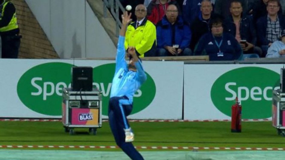 video yorkshire s jack leaning pulls a blinder against lancashire 11575 VIDEO: Yorkshire’s Jack Leaning pulls a blinder against Lancashire