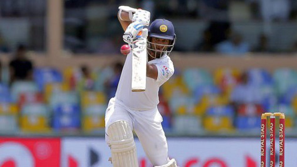 karunaratne mathews hold fort sl 302 4 at lunch on day 4 11485 Karunaratne-Mathews hold fort, SL 302/4 at lunch on day 4