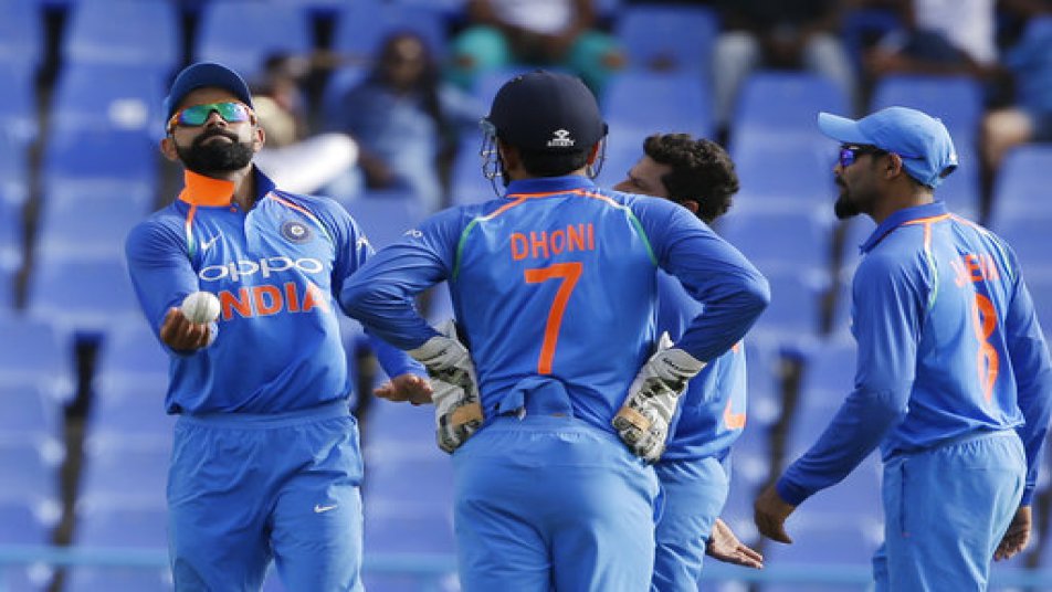 Hardik Pandya surprised by Dipika Pallikal's private pool