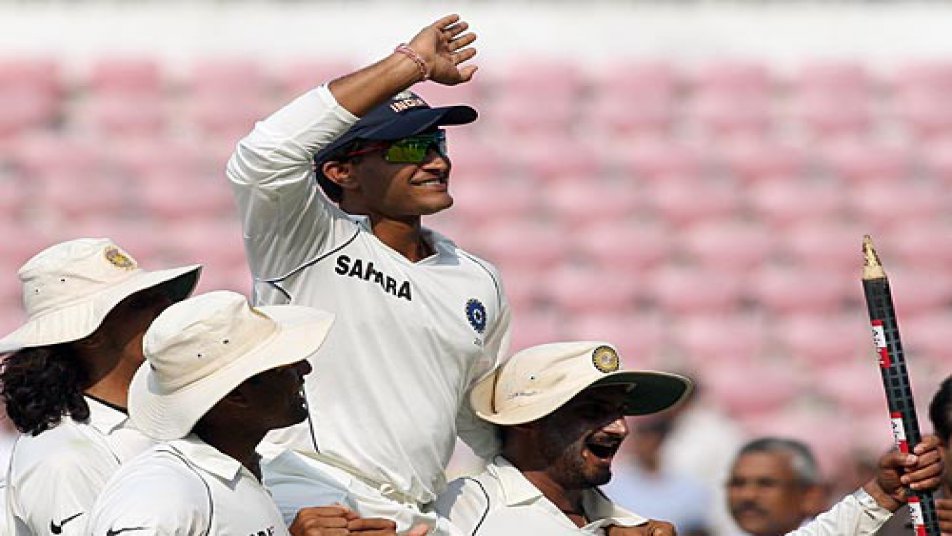 Sehwag beats everyone on wishing happy b'day to Ganguly