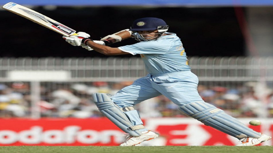 Sehwag beats everyone on wishing happy b'day to Ganguly