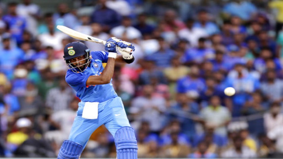 Hardik Pandya dons Mumbai Indians’ gloves against Australia