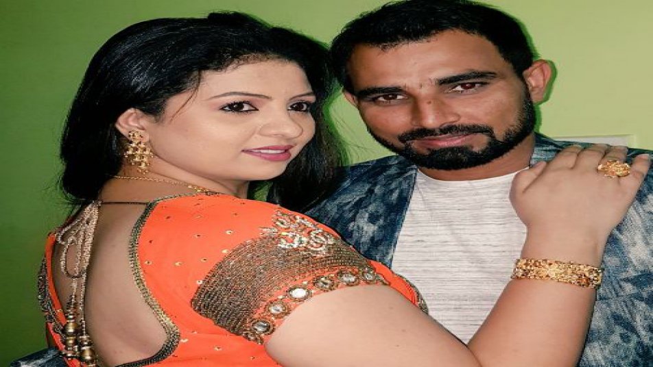 Shami shows brave face, posts another photo with wife to wish happy New Year