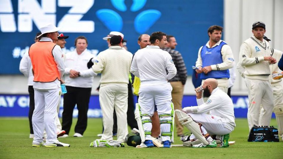 Fire alarm forces stoppage of play, stadium evacuated