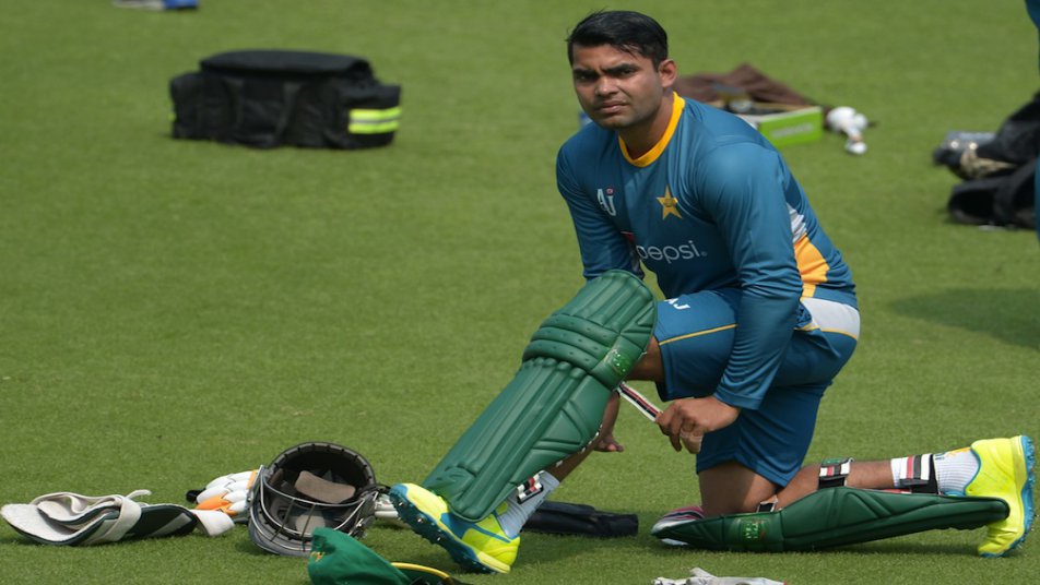 Umar Akmal out of central contract, Sarfraz promoted to category A
