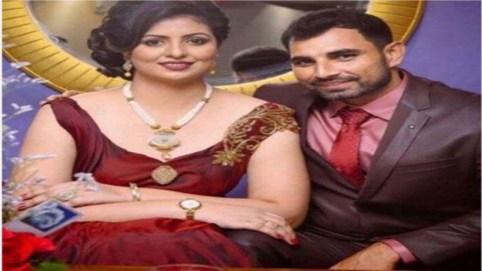 Shami shows brave face, posts another photo with wife to wish happy New Year