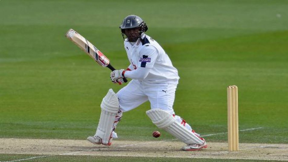 Carberry scored 100 runs off 121 balls for Hampshire against MCCU in first class friendly match. (Photo: Twitter)