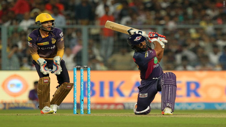 Smith, Stokes involved in nasty on-field collision