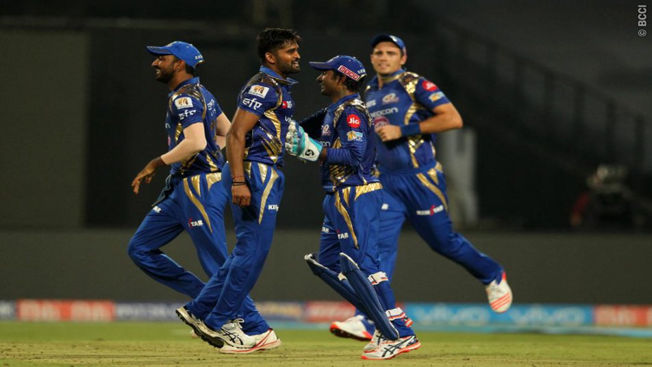 Sehwag acts as pacifier in Pandya brothers' online fight