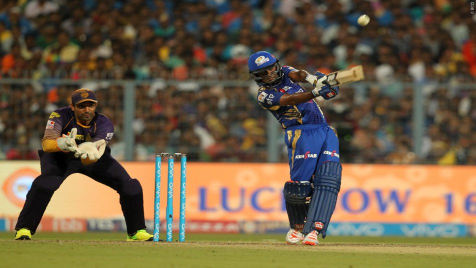 Sehwag acts as pacifier in Pandya brothers' online fight