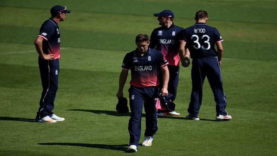 Finn replaces Woakes in England's Champions Trophy squad