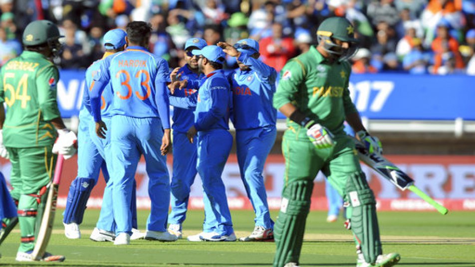 Sehwag catches Ganguly and Warne napping during India-Pakistan match