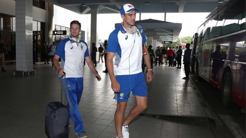 stone pelted at australian team bus in bangladesh 11904 Stone pelted at Australian team bus in Bangladesh