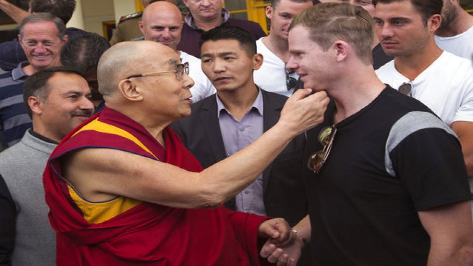 Steve Smith rubs noses with Dalai Lama ahead of fourth Test