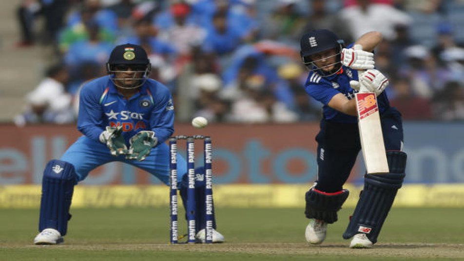 Sehwag trolls England badly as soon as India hit the winning runs