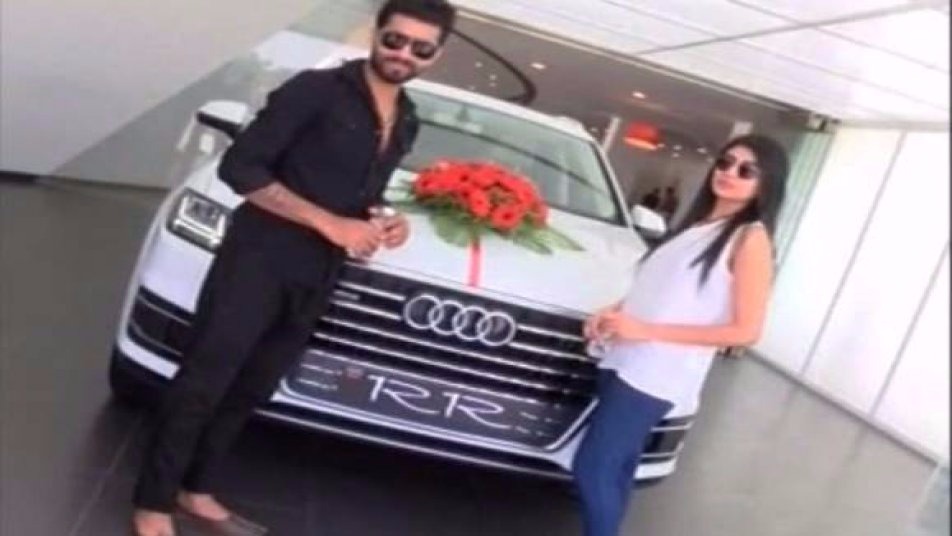 Ravindra Jadeja and his wife met with an accident