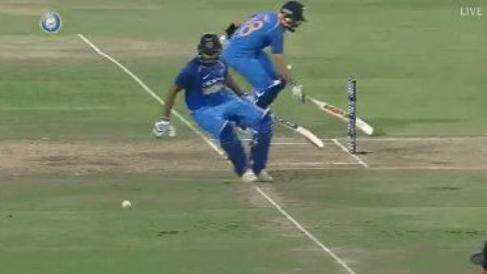 watch rohit sharma falls prey to terrible mix up 12325 WATCH: Rohit Sharma falls prey to terrible mix-up