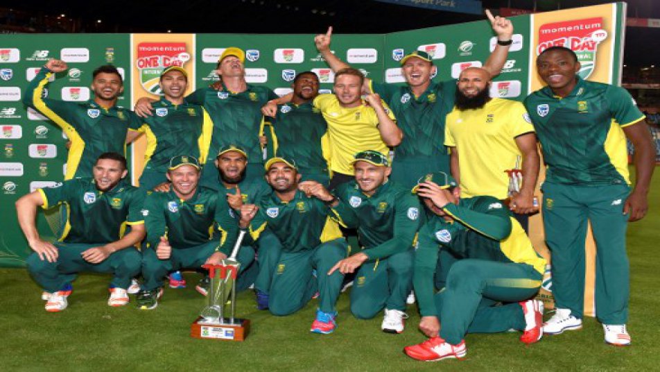 De Villiers returns for Bangladesh ODI's